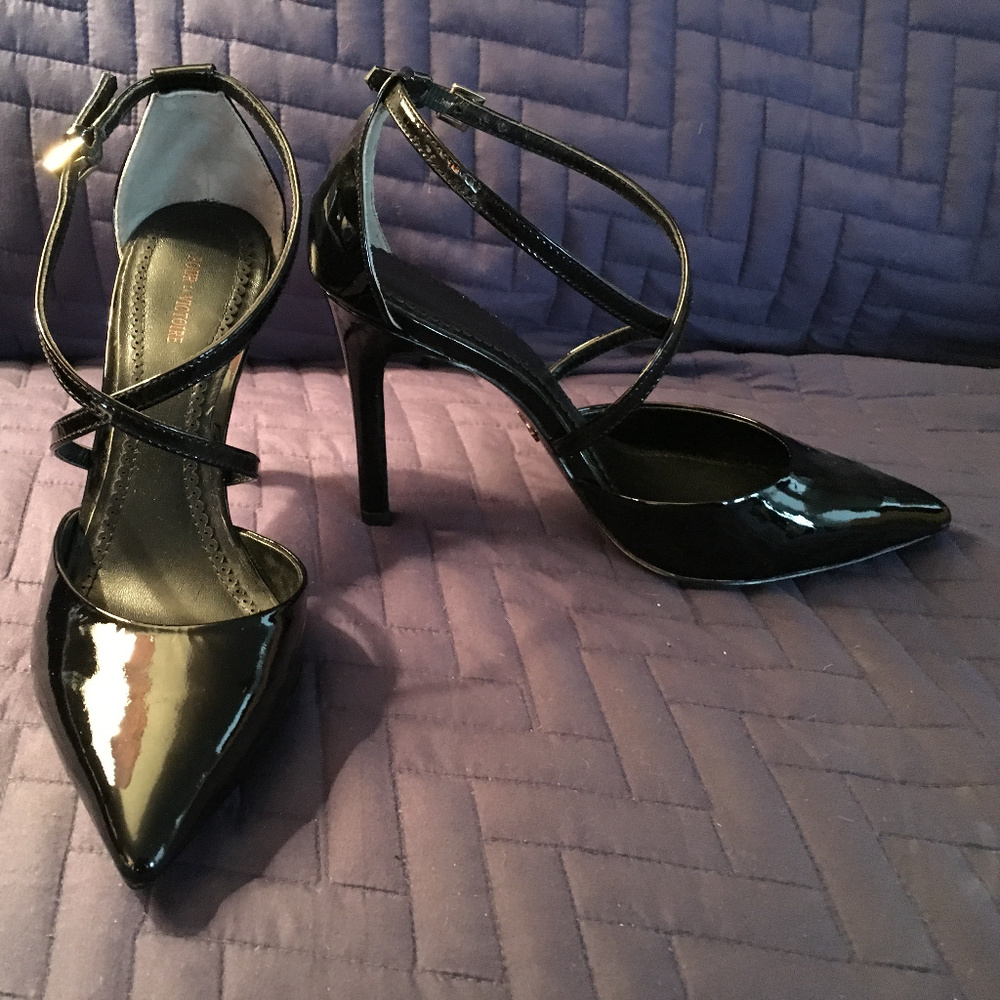 Pour La Victoire Black Patent "Cheyenne", Sz 8.0